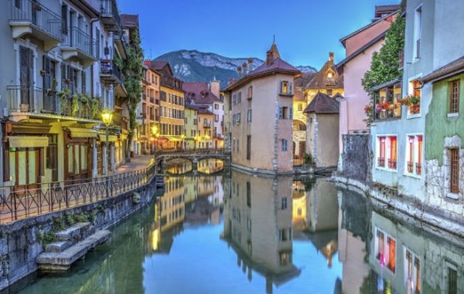 Canals-of-Annecy-City-France